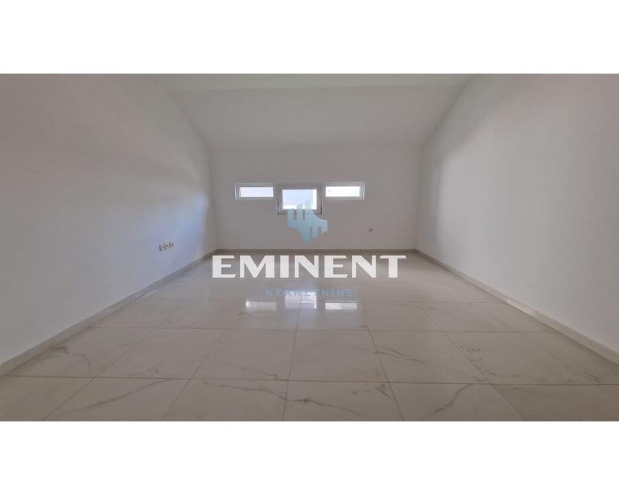 Kuća na prodaju, Surčin, Beograd, 345m², 450.000 €