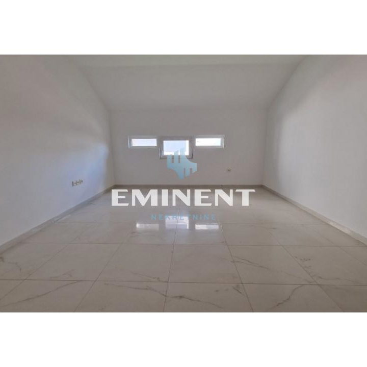 Kuća na prodaju, Surčin, Beograd, 345m², 450.000 €