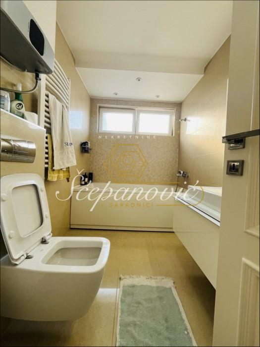 lokali-izdavanje-pRhsKZikbh Petosoban stan na prodaju, Rotkvarija, Novi Sad, 181m², 420.000 €
