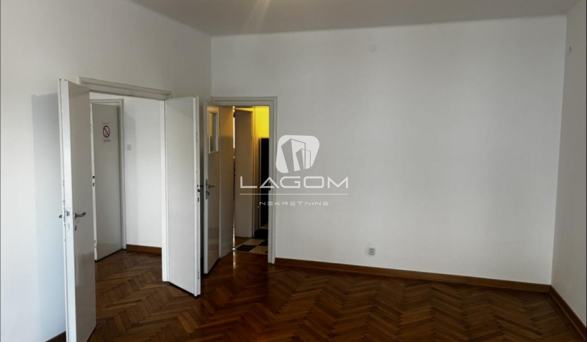 Trosoban stan za izdavanje, Knez Mihailova, Beograd, 89m², 1.400 €/mes