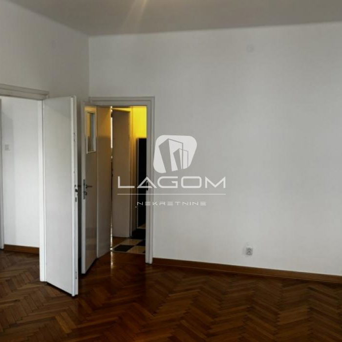 Trosoban stan za izdavanje, Knez Mihailova, Beograd, 89m², 1.400 €/mes