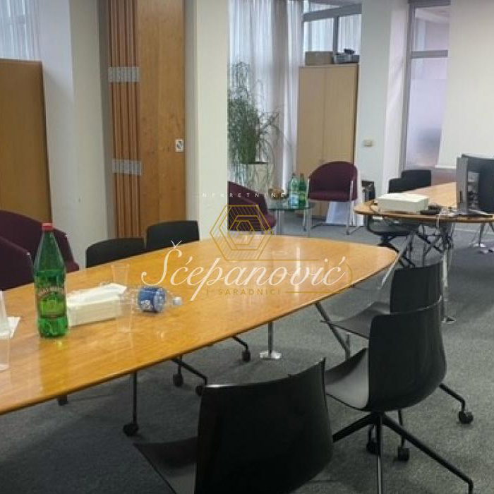 Lokal Izdavanje Novi Sad  353 m2