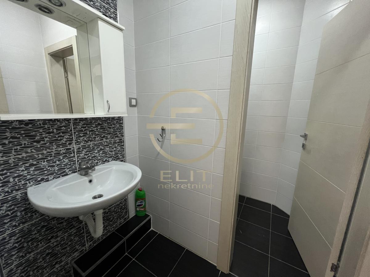 lokali-izdavanje-v5Z3LeNyVY Lokal na prodaju, Grbavica, Novi Sad, 229m², 452.000 €