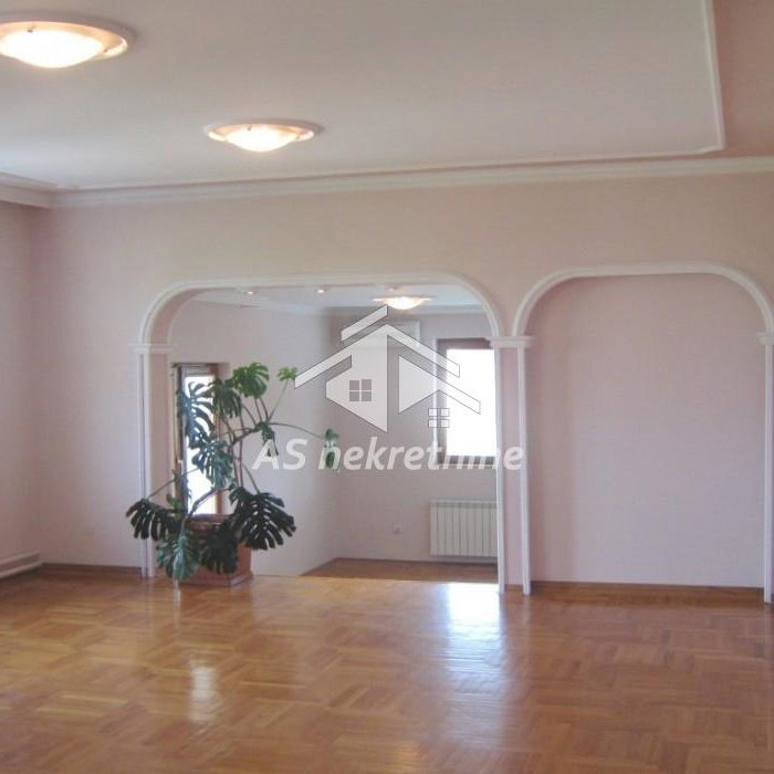 Stan Izdavanje Beograd Dedinje 200 m2