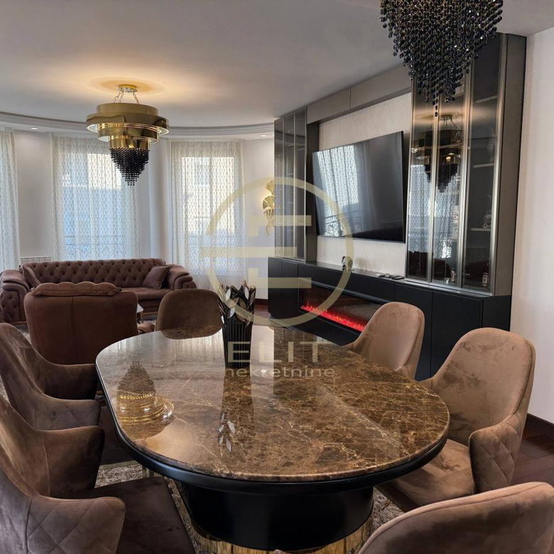 Četvorosoban stan za izdavanje, Socijalno, Novi Sad, 116m², 2.000 €/mes