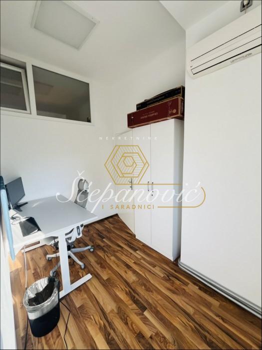 lokali-prodaja-5tmwxaLchQ Četvorosoban stan na prodaju, Centar, Novi Sad, 131m², 450.000 €