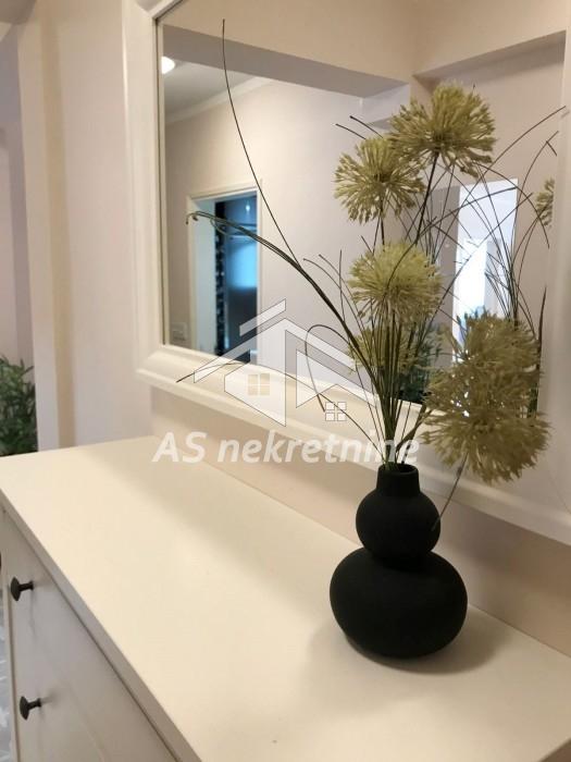 Trosoban stan za izdavanje, Dedinje, Beograd, 72m², 1.100 €/mes