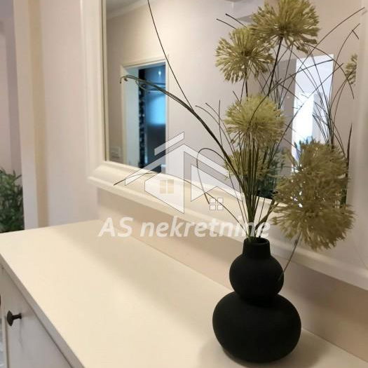 Trosoban stan za izdavanje, Dedinje, Beograd, 72m², 1.100 €/mes