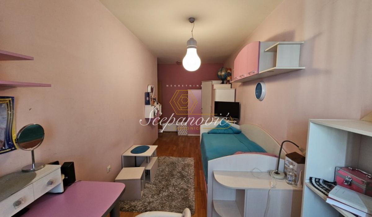 Četvorosoban stan na prodaju, Bulevar Oslobođenja, Novi Sad, 134m², 299.000 €