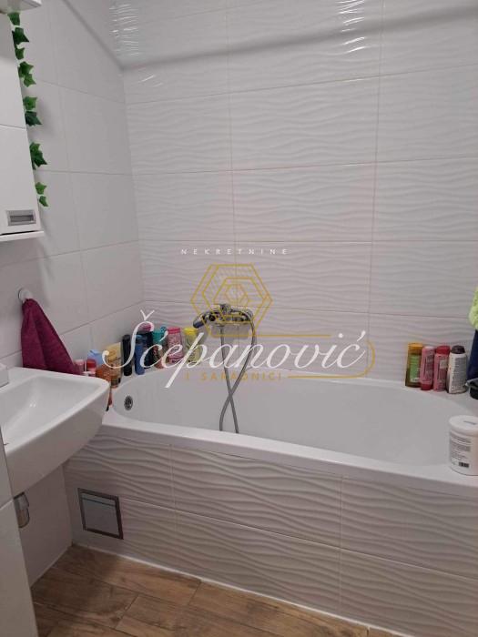 Četvorosoban stan na prodaju, Bulevar Patrijarha Pavla, Novi Sad, 83m², 174.300 €