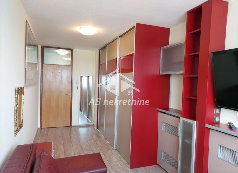 lokali-prodaja-XUcMlPaZrZ Četvorosoban stan za izdavanje, Hala Pionir, Beograd, 115m², 1.200 €/mes