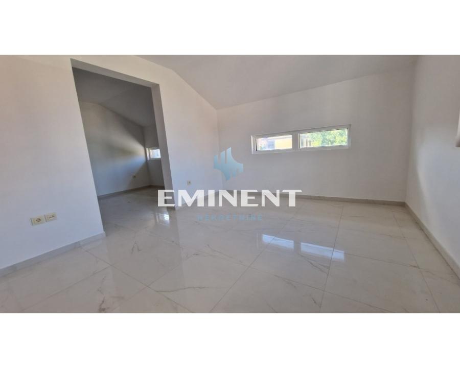 Kuća na prodaju, Surčin, Beograd, 345m², 450.000 €