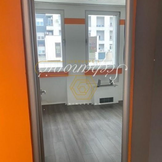 Lokal Izdavanje Novi Sad  240 m2