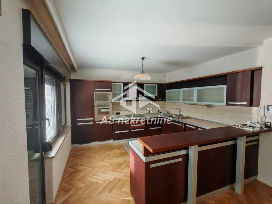 Kuća Izdavanje Beograd Bioskop Voždovac 360 m2