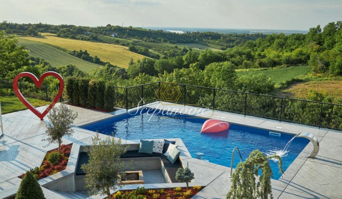 Kuća Izdavanje Sremski Karlovci  295 m2
