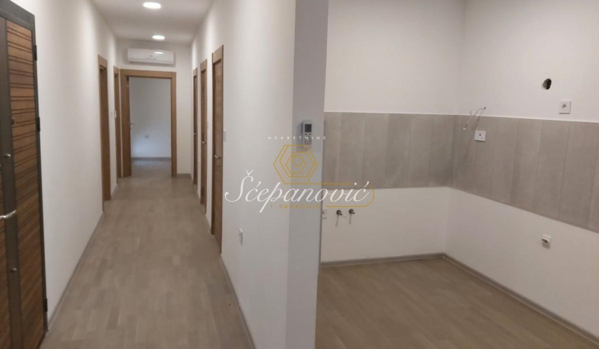 lokali-prodaja-beograd-4o4XWgh4uL Četvorosoban stan na prodaju, Alibegovac, Novi Sad, 78m², 160.000 €