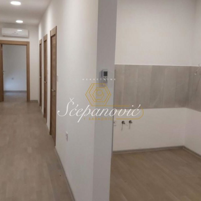 Četvorosoban stan na prodaju, Alibegovac, Novi Sad, 78m², 160.000 €