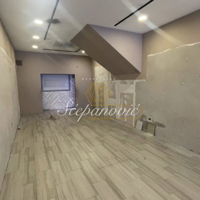Lokal Izdavanje Novi Sad  150 m2