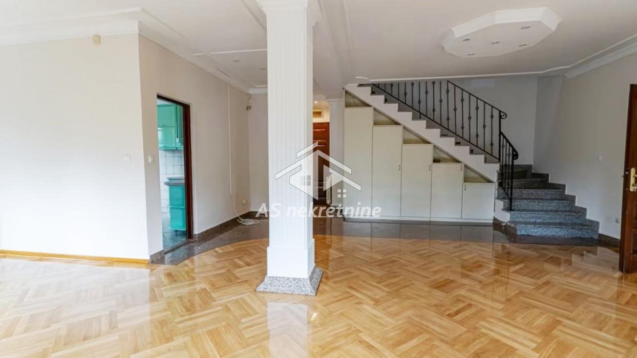 Stan Izdavanje Beograd Dedinje 210 m2