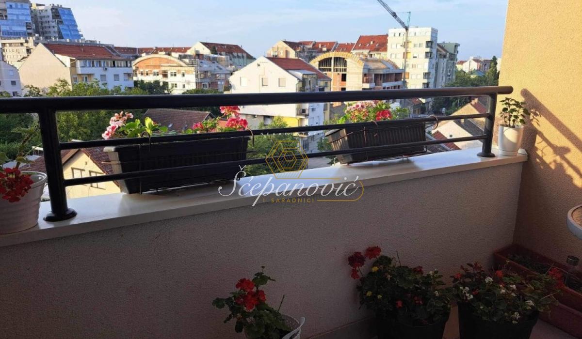 Četvorosoban stan na prodaju, Bulevar Patrijarha Pavla, Novi Sad, 83m², 174.300 €