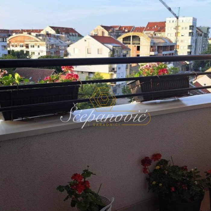 Četvorosoban stan na prodaju, Bulevar Patrijarha Pavla, Novi Sad, 83m², 174.300 €