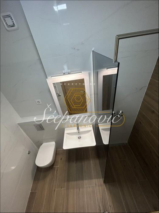 Četvorosoban stan za izdavanje, Centar, Novi Sad, 108m², 1.800 €/mes