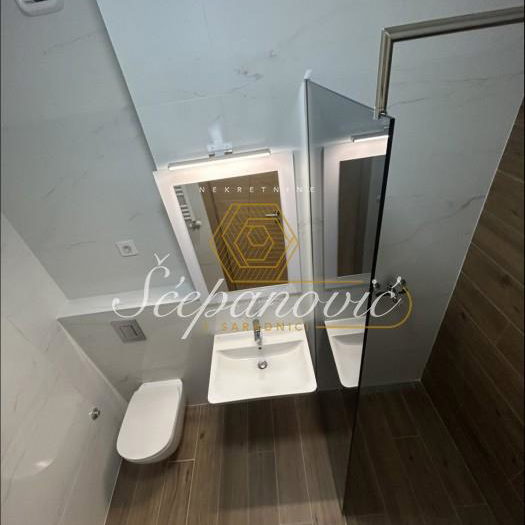 Četvorosoban stan za izdavanje, Centar, Novi Sad, 108m², 1.800 €/mes