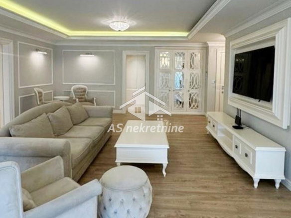 Stan Izdavanje Beograd Senjak 215 m2