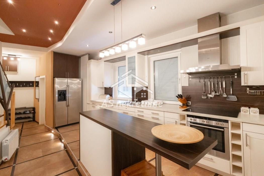 Četvorosoban stan za izdavanje, Obilićev Venac, Beograd, 140m², 1.800 €/mes