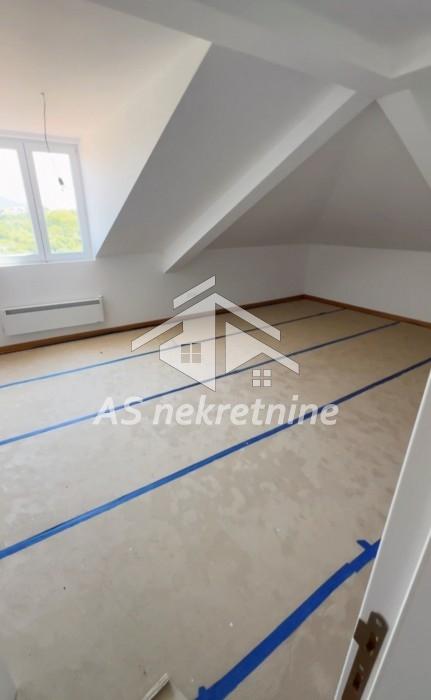 Trosoban stan na prodaju, Jajinci, Beograd, 128m², 180.000 €