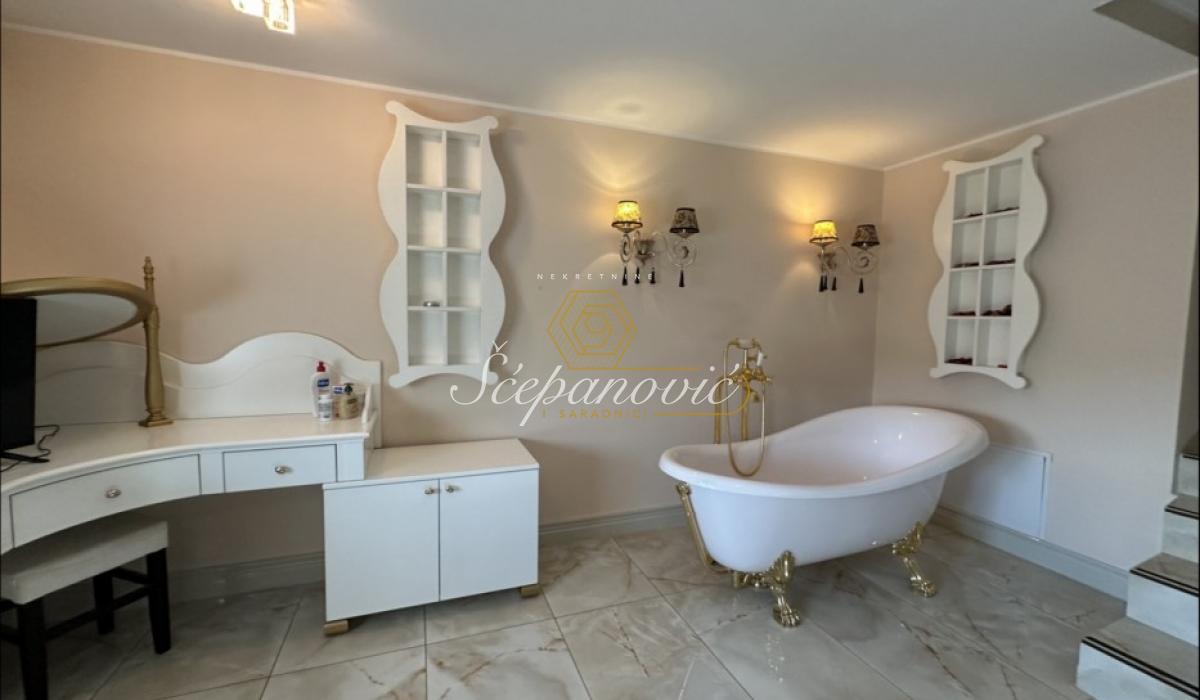 Kuća na prodaju, Sremska Kamenica, Novi Sad, 223m², 425.000 €