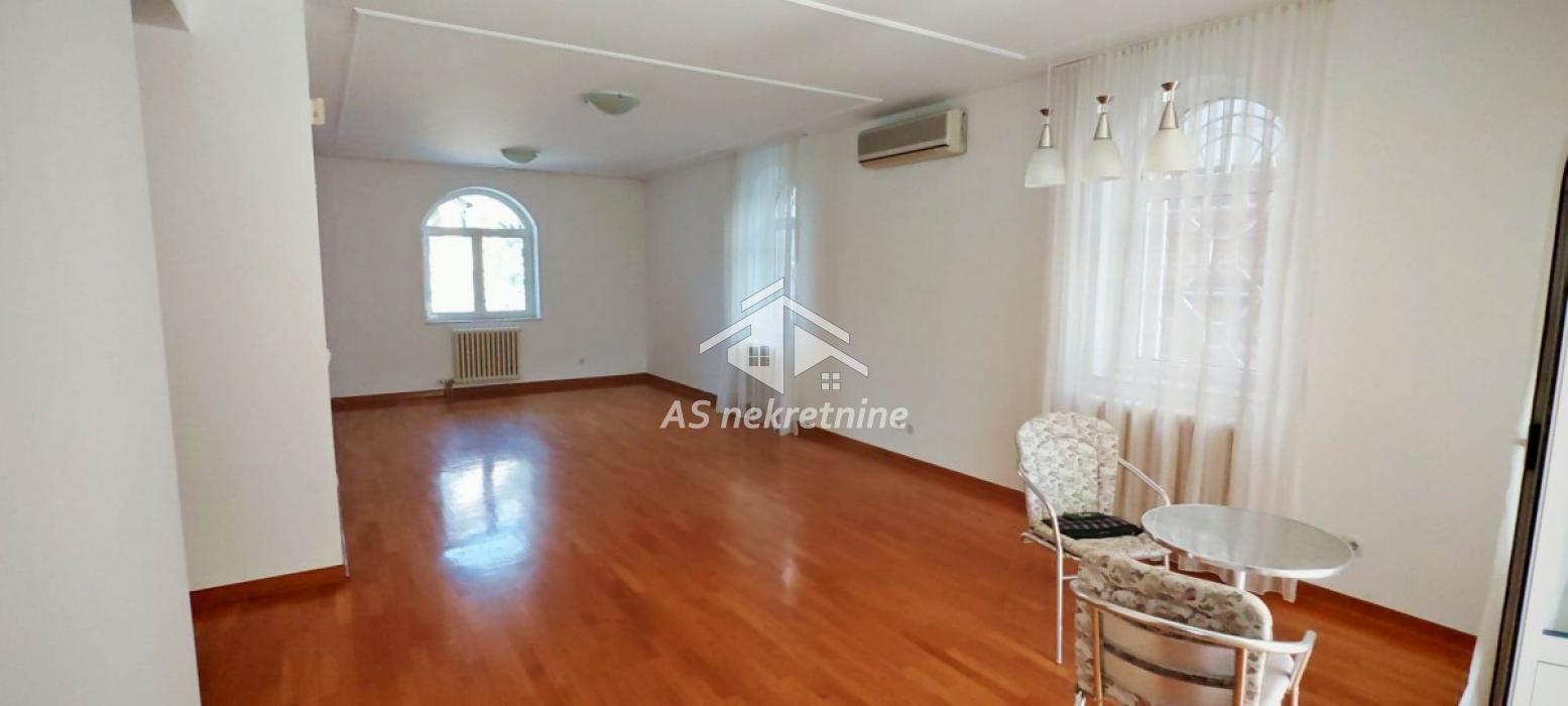 Stan Izdavanje Beograd Senjak 150 m2