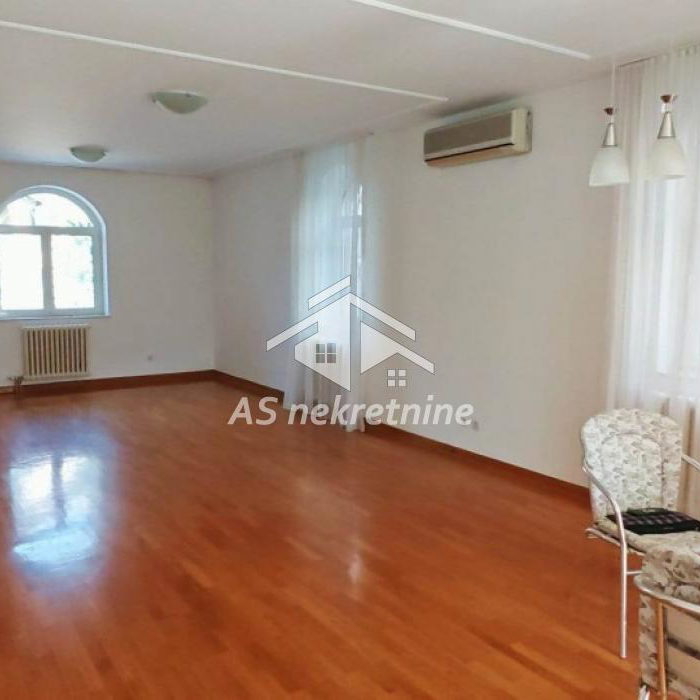 Stan Izdavanje Beograd Senjak 150 m2