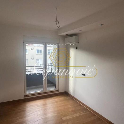 Stan Prodaja Novi Sad  240 m2