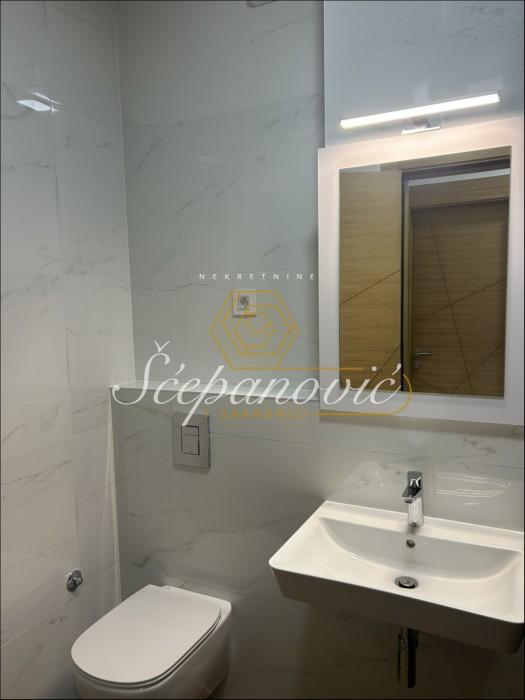 Četvorosoban stan za izdavanje, Centar, Novi Sad, 108m², 1.800 €/mes