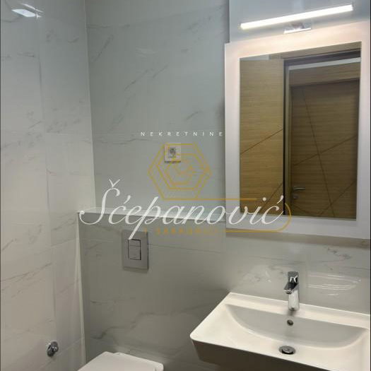 Četvorosoban stan za izdavanje, Centar, Novi Sad, 108m², 1.800 €/mes