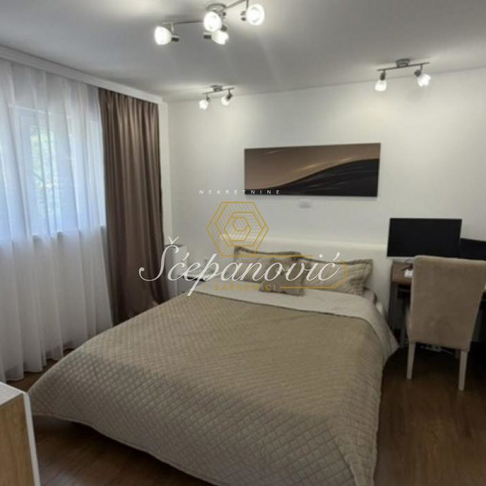 Kuća na prodaju, Alibegovac, Novi Sad, 212m², 450.000 €
