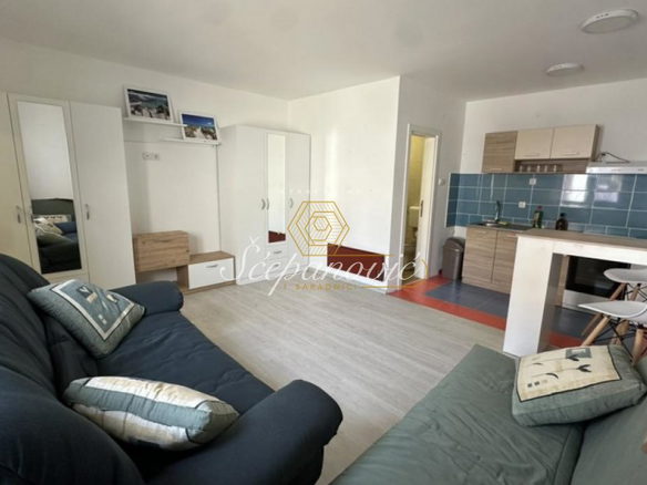 Stan Izdavanje Novi Sad  28 m2