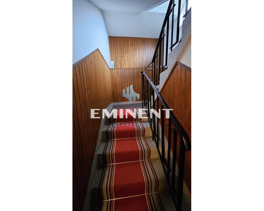 lokali-prodaja-cghai20uTW Kuća na prodaju, Kaluđerica, Beograd, 315m², 320.000 €