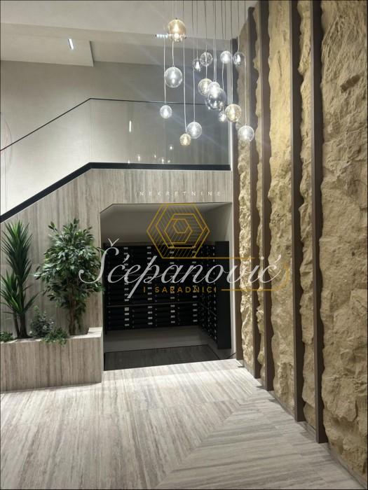 Četvorosoban stan za izdavanje, Centar, Novi Sad, 108m², 1.800 €/mes