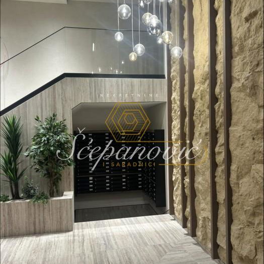 Četvorosoban stan za izdavanje, Centar, Novi Sad, 108m², 1.800 €/mes