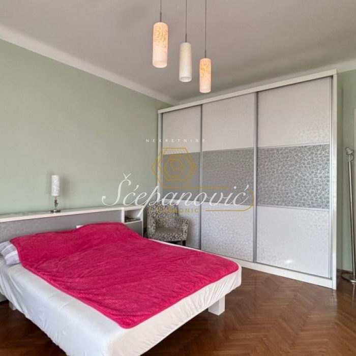 Četvorosoban stan za izdavanje, Centar, Novi Sad, 113m², 1.500 €/mes