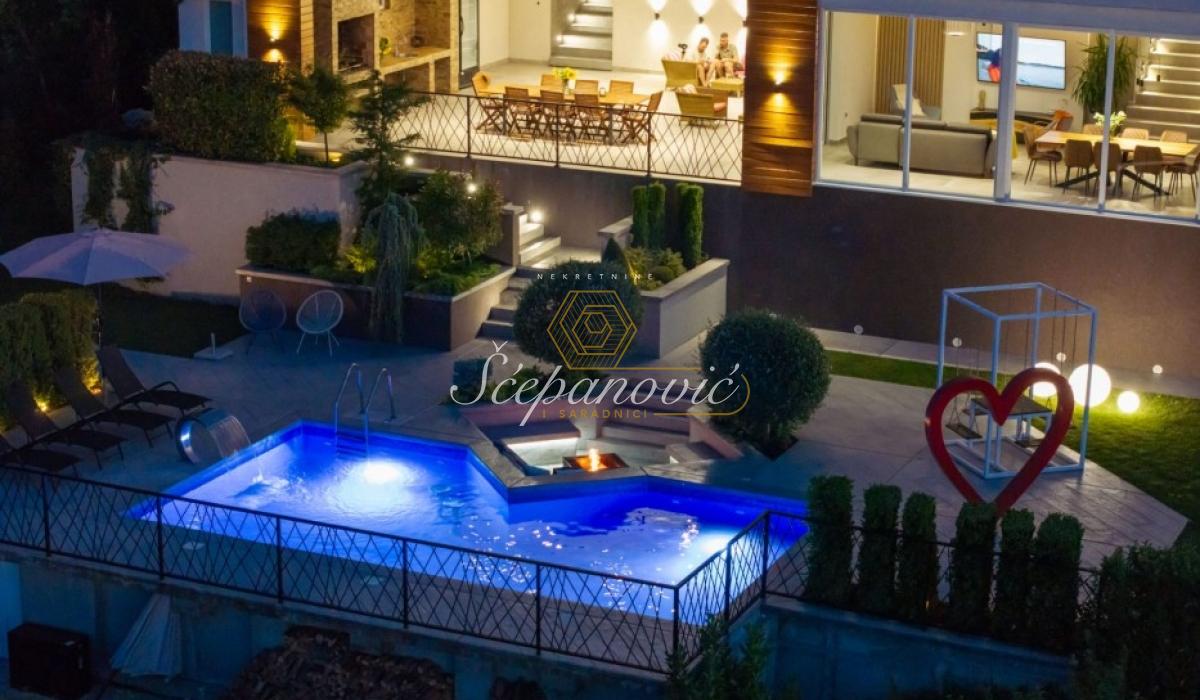 Kuća Izdavanje Sremski Karlovci  295 m2