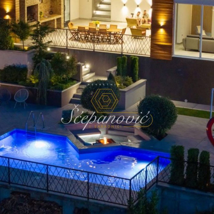 Kuća Izdavanje Sremski Karlovci  295 m2