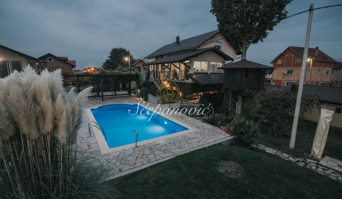 Kuća Prodaja Novi Sad  370 m2