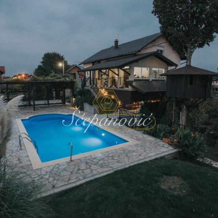 Kuća Prodaja Novi Sad  370 m2
