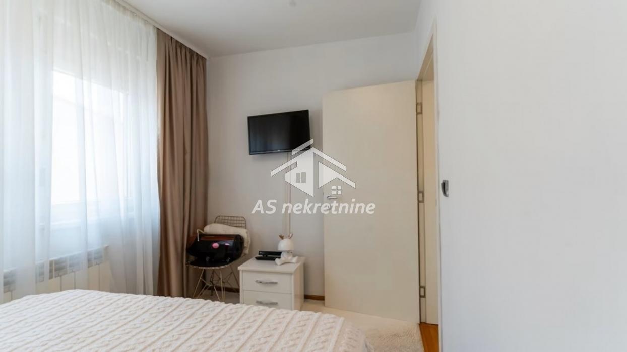 lokali-prodaja-sAVy8yavq4 Četvorosoban stan na prodaju, Gornji Grad, Beograd, 73m², 210.000 €