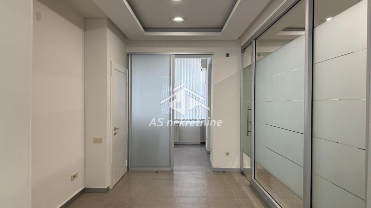 Višesoban stan za izdavanje, Kalenić Pijaca, Beograd, 223m², 2.400 €/mes