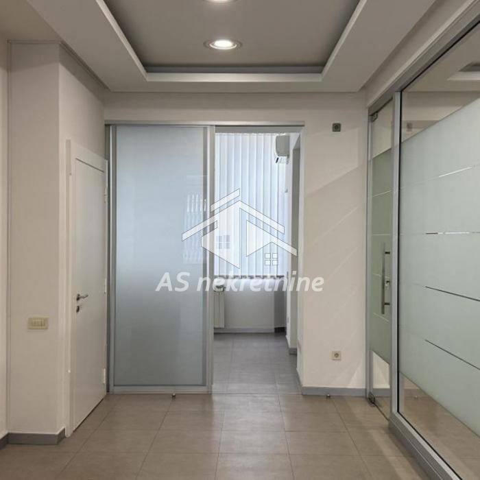 Višesoban stan za izdavanje, Kalenić Pijaca, Beograd, 223m², 2.400 €/mes