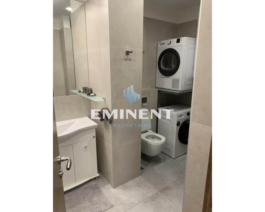 Trosoban stan za izdavanje, Banovo Brdo, Beograd, 90m², 1.300 €/mes